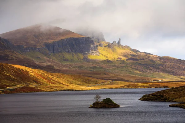 Loch Leathan Old Man Storr Rock Formations Νήσος Skye Σκωτία — Φωτογραφία Αρχείου