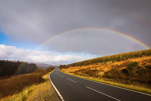 Paisagem Outono Highlands Escócia Reino Unido Estrada Com Arco Íris — Fotografia de Stock