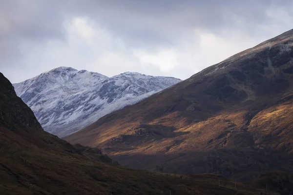 Φθινοπωρινό Τοπίο Στα Highlands Σκωτία Ηνωμένο Βασίλειο Όμορφα Βουνά Χιόνι — Φωτογραφία Αρχείου