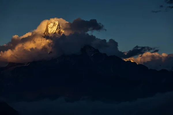 Пейзаж Вершиною Мачапучаре Фіштайл Тадфані Під Час Походу Гімалаях Непал — стокове фото