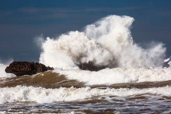 Большие Волны Море Голубом Фоне Эссауире Морено — стоковое фото