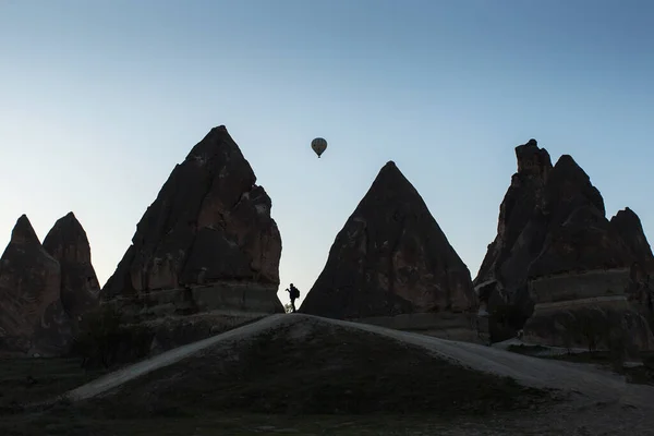 在土耳其卡帕多西亚拍摄气球照片的摄影师 — 图库照片