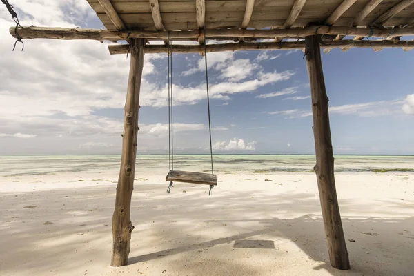 Vacker Gunga Med Blå Himmel Och Vita Moln Bakgrunden Zanzibar — Stockfoto