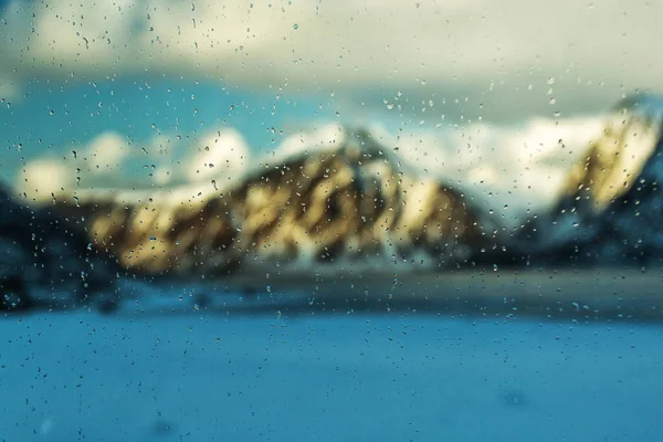 Norveç Lofoten Adası Nda Bulutlar Sis Arka Planda Yansıma Olan — Stok fotoğraf
