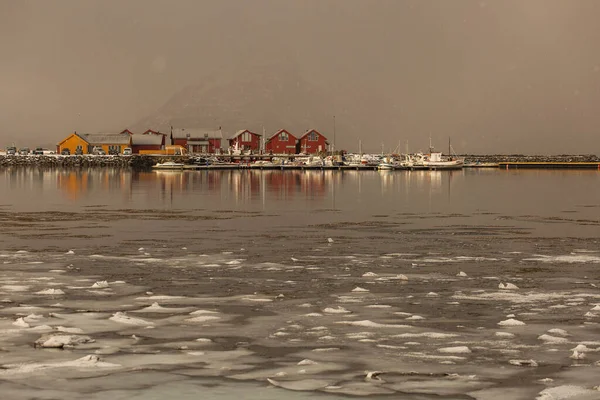 Пейзаж Облаками Туманом Водой Заднем Плане Острове Лофтус Норвегия — стоковое фото