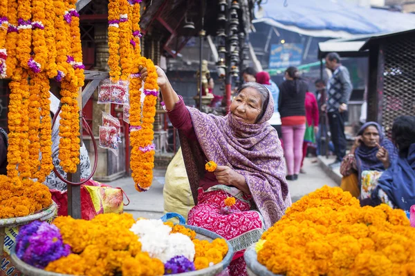 Durbar Square Kathmandu Nepal Novembre 2017 Donna Che Vende Ghirlande — Foto Stock