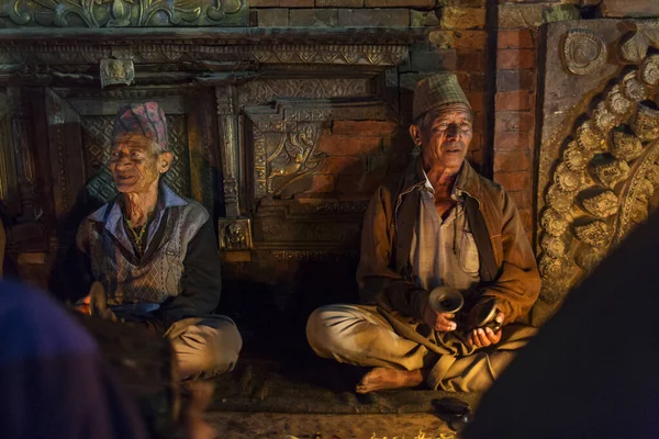 Bhaktapur Nepal Novembro 2017 Pessoas Cantando Ritual Espiritual Praça Durbar — Fotografia de Stock