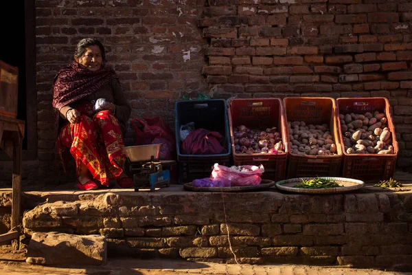 Bhaktapur Nepal November 2017 People Streets Bhaktapur Different Activities Morning — Stock Photo, Image