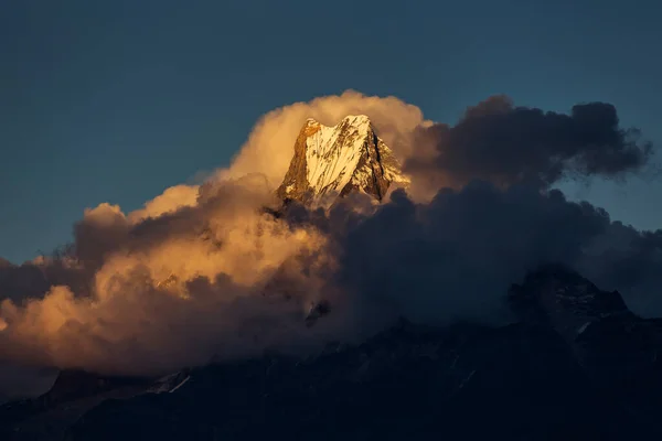 Landschap Met Machapuchare Fishtail Uitzicht Vanaf Tadapani Tijdens Trekking Himalaya — Stockfoto