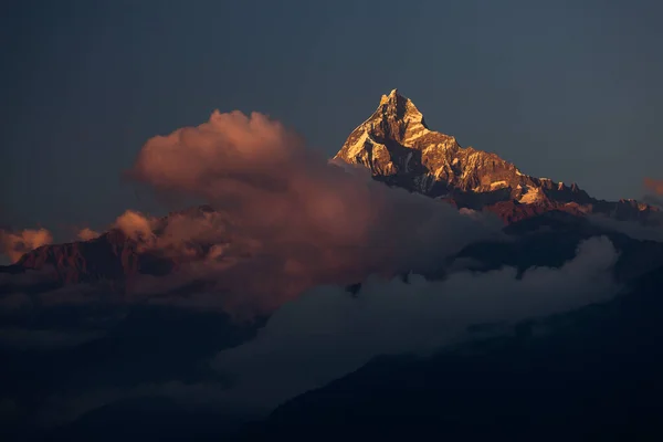 Paisagem Com Pico Machapuchare Fishtail Durante Trekking Nas Montanhas Himalaia — Fotografia de Stock