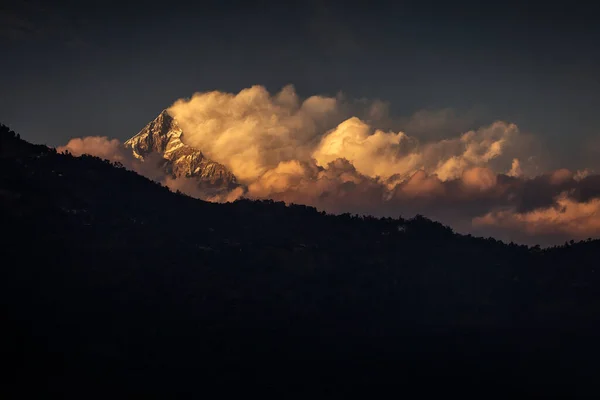 Landschap Met Machapuchare Fishtail Piek Tijdens Trekking Himalaya Mountains Nepal — Stockfoto