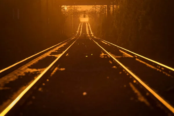 Linhas Ferroviárias Com Luz Bonita Pôr Sol Fundo — Fotografia de Stock