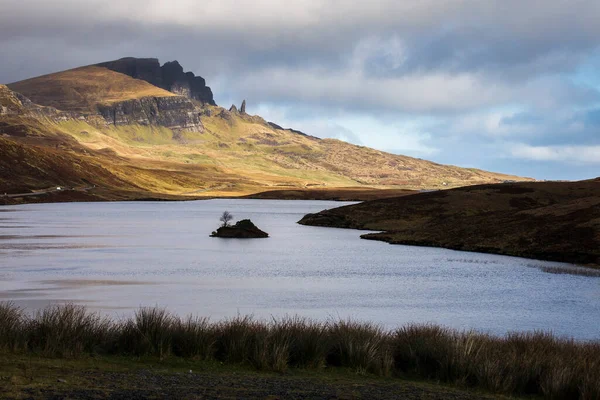 Loch Leathan Old Man Storr Rock Formations Νήσος Skye Σκωτία — Φωτογραφία Αρχείου