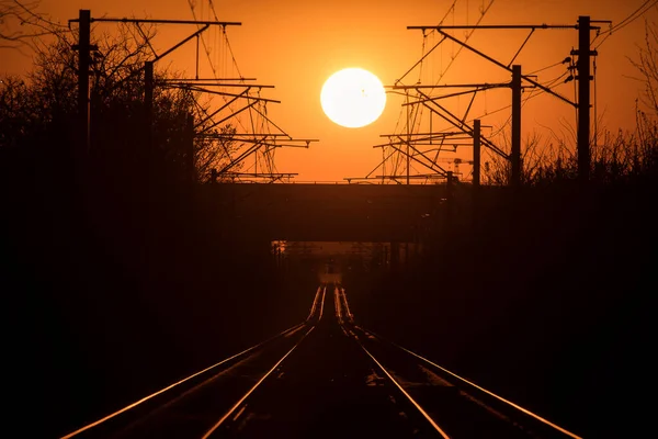 Залізничні Лінії Красивим Світлом Заході Сонця Задньому Плані — стокове фото