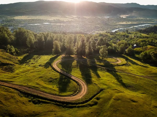 Hermosa Carretera Campo Con Curvas Con Abetos Fondo Durante Amanecer — Foto de Stock