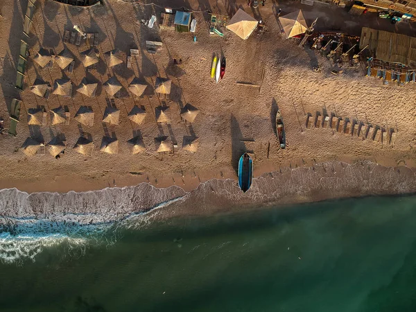 Повітряний Вид Дивовижного Пляжу Парасольками Бірюзовим Морем Світанку Чорне Море Стокове Зображення