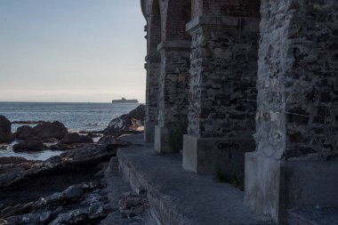 Yaz aylarında Genova, deniz ve küçük Antik Kentler