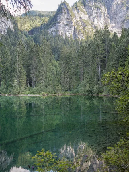 Schöne Wanderungen am Tovelsee im Trentino — Stockfoto