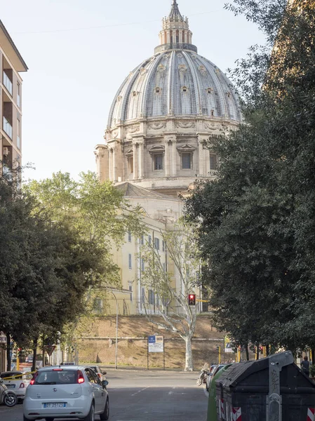 Nisan 2018 Roma 2018 Alla Stazione Roma Vatikan Kubbe Sokakta — Stok fotoğraf