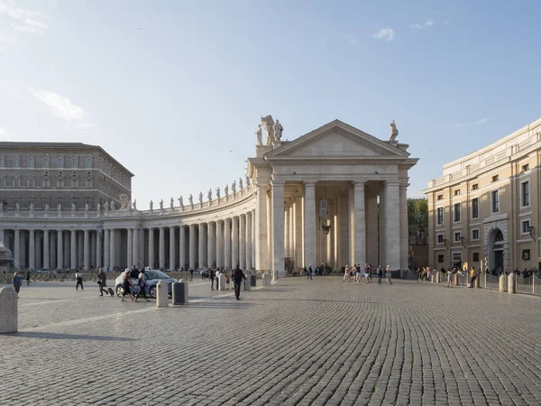 April 2018 Peters Basilika Säulen Rund Den Platz Der Vatikanischen — Stockfoto