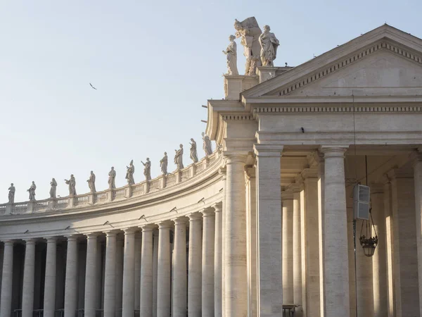 Abril 2018 Peters Basílica Colunas Torno Lugar Cidade Vaticano — Fotografia de Stock