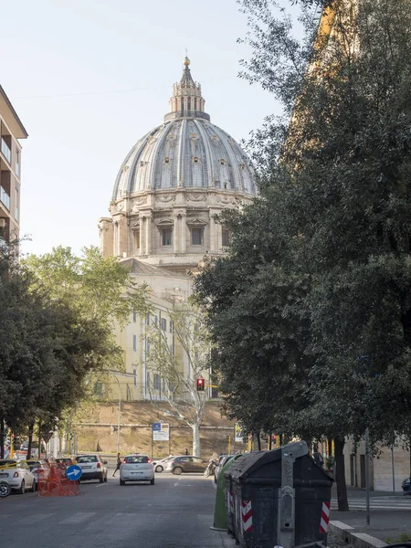 Nisan 2018 Roma 2018 Alla Stazione Roma Vatikan Kubbe Sokakta — Stok fotoğraf