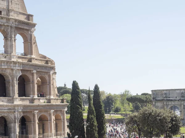 Abril 2018 Coliseu Roma Itália Muitos Turistas — Fotografia de Stock