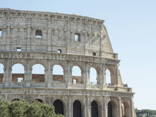 Abril 2018 Coliseu Roma Itália Muitos Turistas — Fotografia de Stock