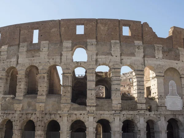 Abril 2018 Coliseu Roma Itália Muitos Turistas — Fotografia de Stock