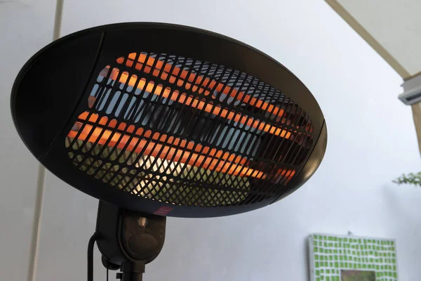 Infrarood Lamp Voor Tuin Balkon Verwarming Vroege Lente Dagen Stockfoto