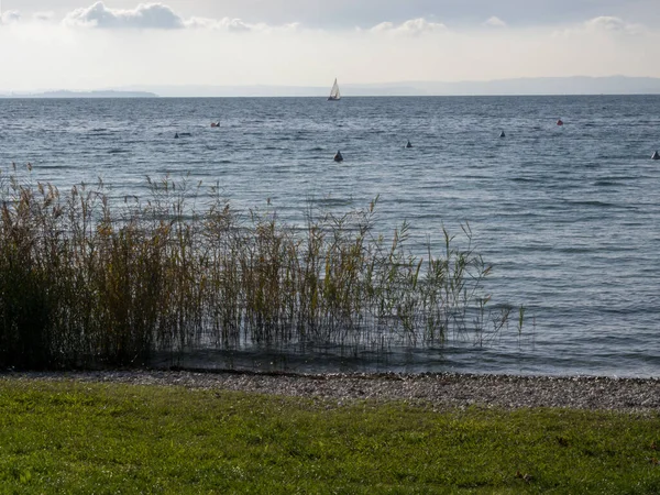 Hétvége Garda Tavon Őszi Szezon Hideg Napos Gyönyörű — Stock Fotó