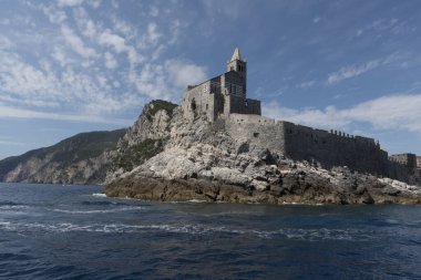 Cenova 'da yaz, Porto Venere kasabası, çok turistik bir İtalyan restoranı.