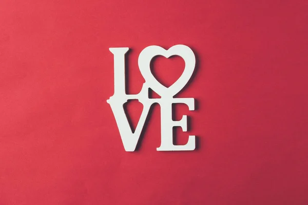 Bir Kelime Aşk Izole Kırmızı Ile Beyaz Işaret Üstten Görünüm — Stok fotoğraf