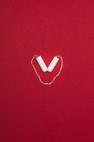 Top View Arranged Heart Menstrual Tampons Isolated Red — Stock Photo, Image