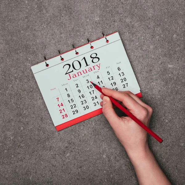 Cropped Shot Woman Pointing Date Calendar Grey Surface — Stock Photo, Image