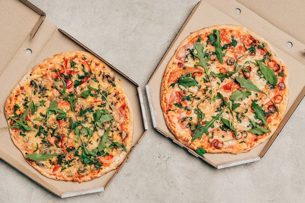 Hot Italian Pizzas Arugula Cardboard Boxes Light Background — Stock Photo, Image