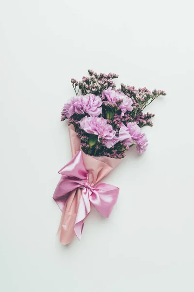 Vista Superior Hermoso Ramo Flores Tierno Elegante Con Cinta Rosa — Foto de Stock