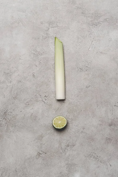 Top View Exclamation Mark Made Leek Lime Grey — Free Stock Photo