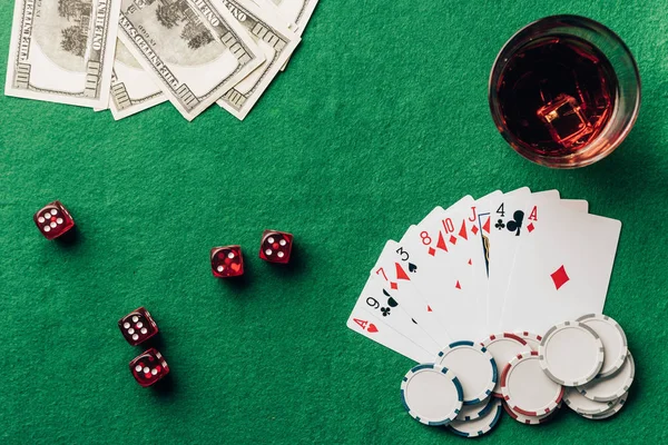 Concepto Juego Con Cartas Dados Mesa Del Casino —  Fotos de Stock