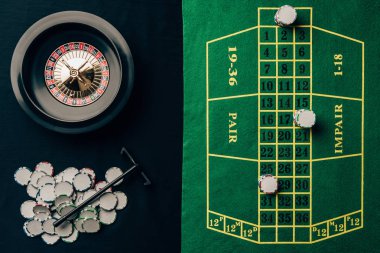 Cips ve rulet casino masada kumar konseptiyle