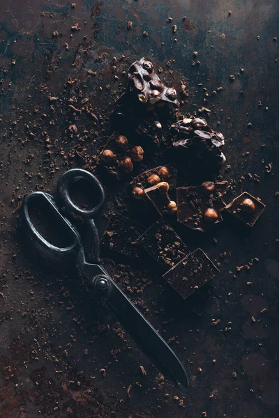 Top View Vintage Scissors Chocolate Pieces Nuts Dark Surface — Free Stock Photo