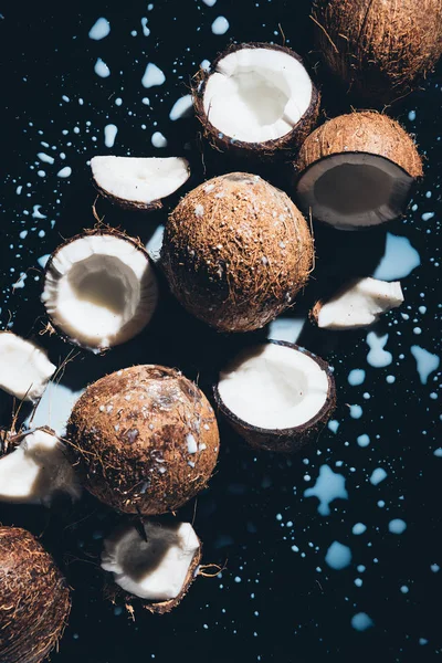 Top View Coconuts Fresh Tasty Coconut Milk Black — Stock Photo, Image