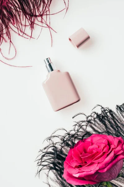 Top View Bottle Perfume Feather Pink Rose White — Stock Photo, Image