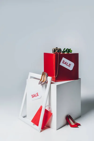 Frame High Heels Ans Sale Signs Cubes Summer Sale Concept — Free Stock Photo