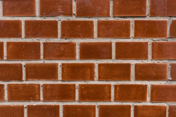Mur de construction avec fond de tuiles brunes — Photo de stock
