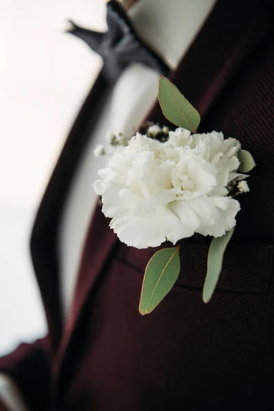 Partial view of groom in suit with beautiful white corsage — Stock Photo