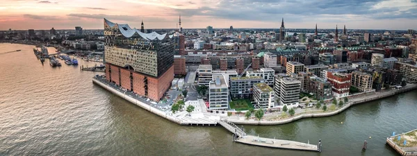 Panorámás kilátás nyílik Hamburg (Elbphilharmony) — Stock Fotó