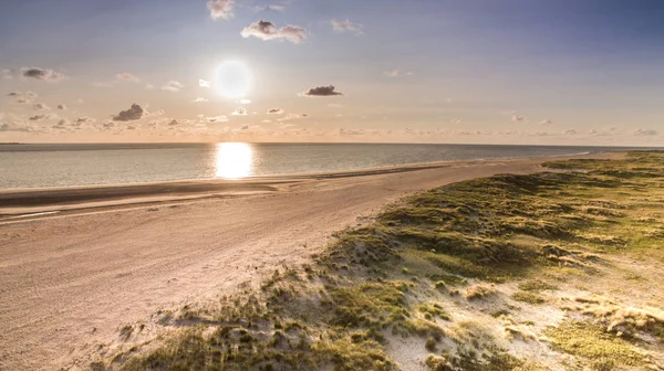 Coucher de soleil sur la plage au Danemark — Photo