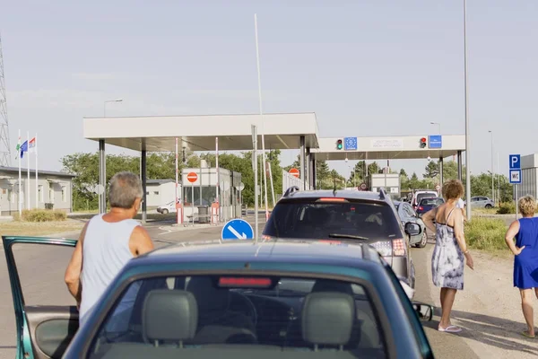 sınır kapısı, kalabalık