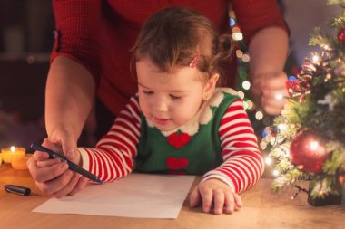 Noel Baba'ya bir mektup yazıyorum